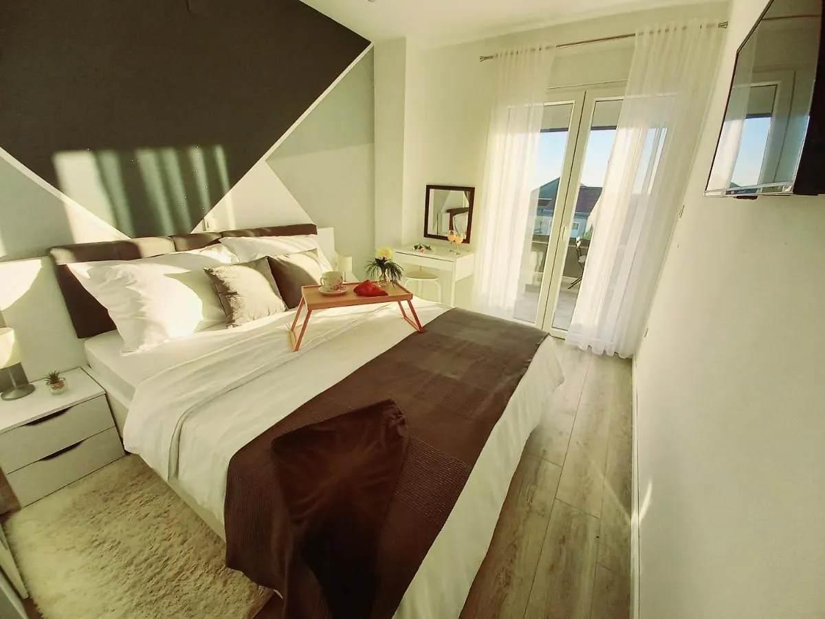 Villa Tia With Heated Pool & Jacuzzi Murvica  Kroatien